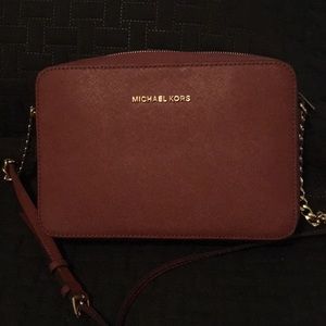 Michael Kors jet setter crossbody